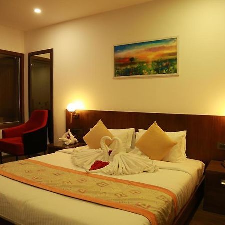 Sky Penta Residency Hotel Iritti Екстериор снимка