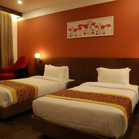 Sky Penta Residency Hotel Iritti Екстериор снимка